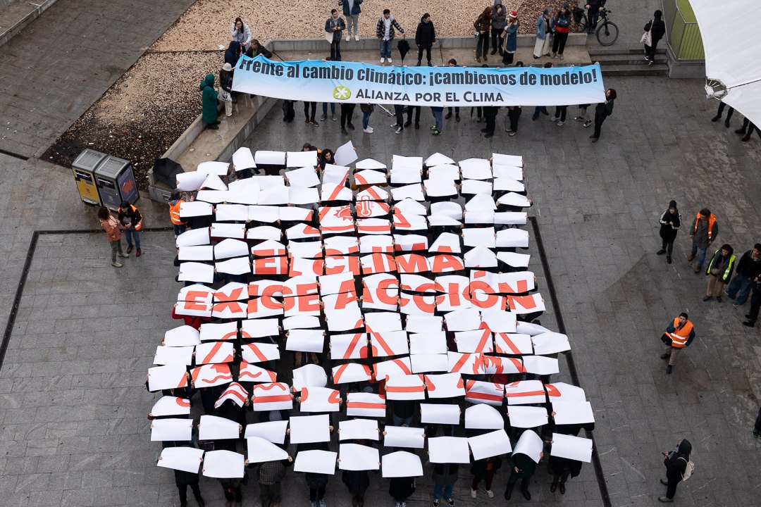 Cientos de miles de personas se movilizan todo el mundo para exigir justicia climática durante la COP30